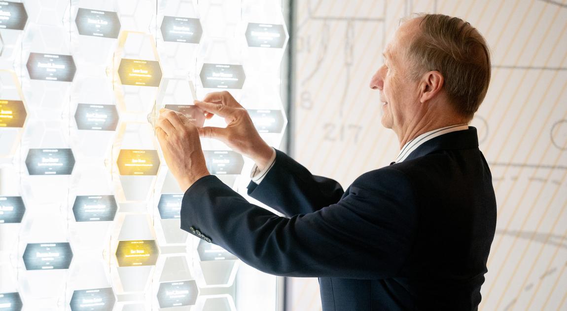 Harald Hess places a plaque with his name into the Gallery of Icons